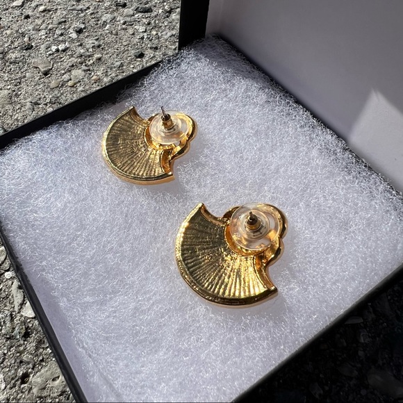 Vintage Cream Enamel and Gold Pierced Earrings - Picture 10 of 12